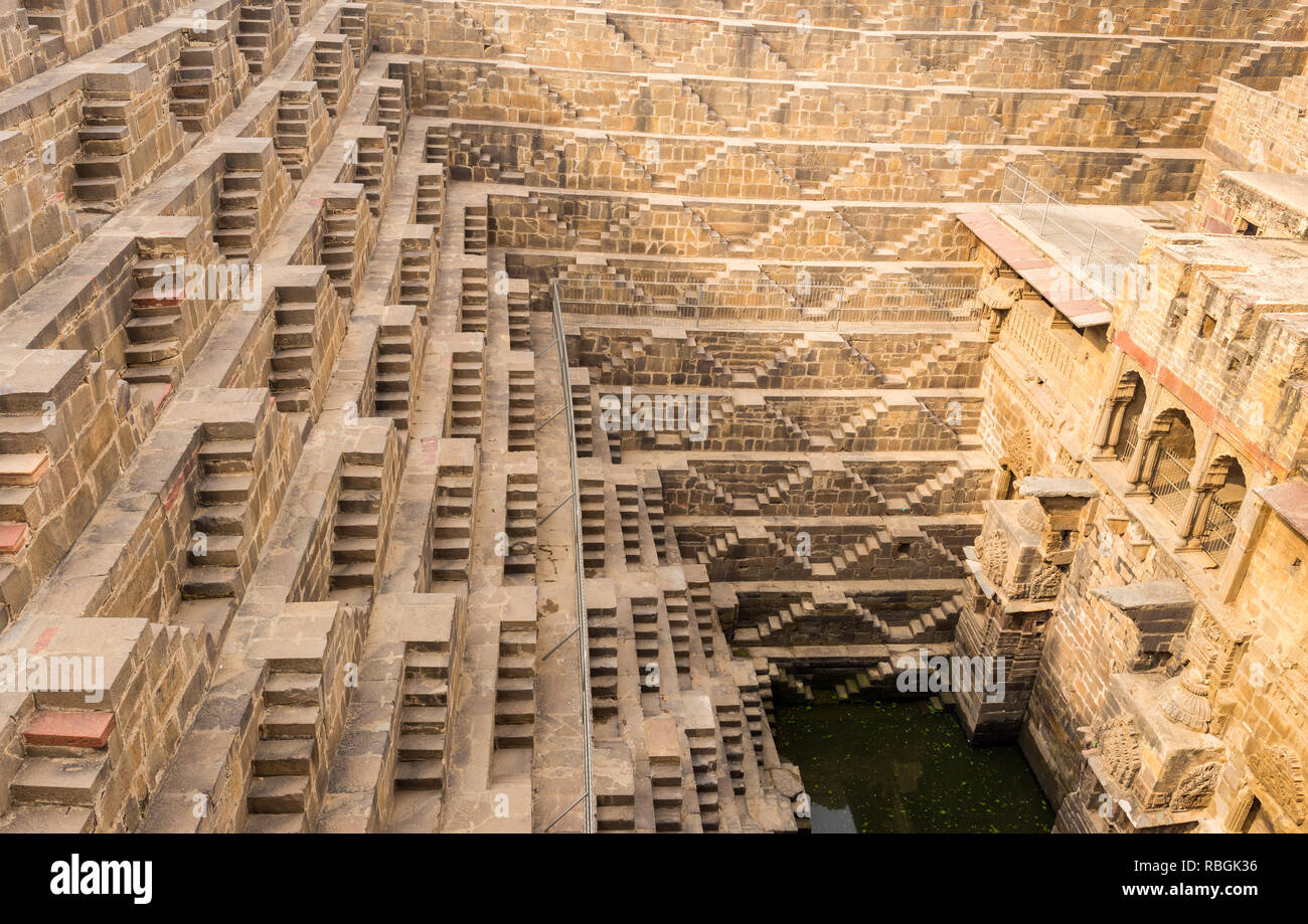 Chand Baori cage situé dans le village d'Abhaneri près de Jaipur en Inde. Banque D'Images