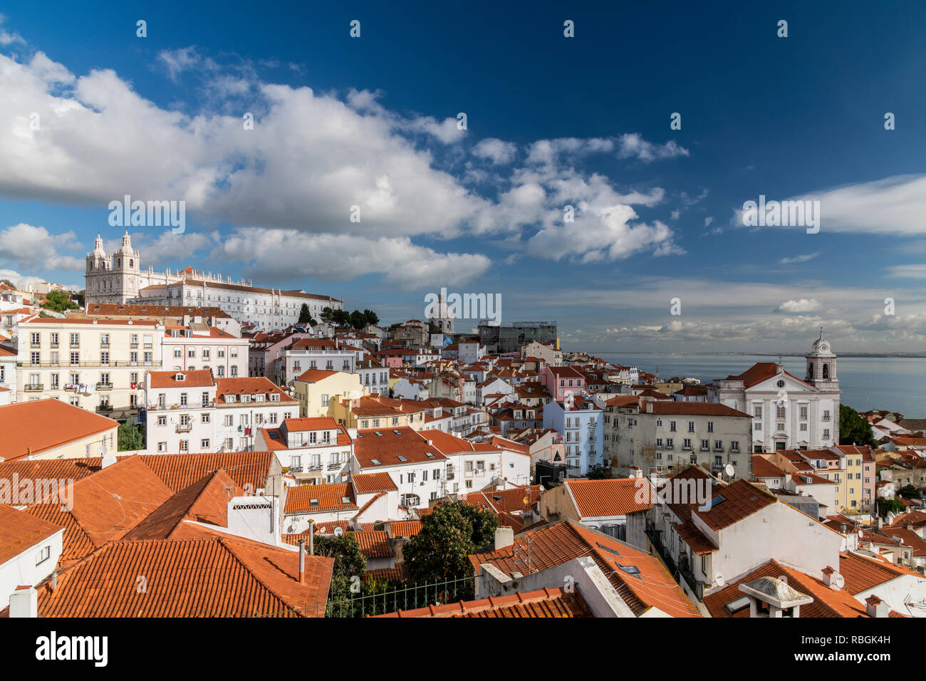 Les toits d'Alfama, Lisbonne, Portugal Banque D'Images