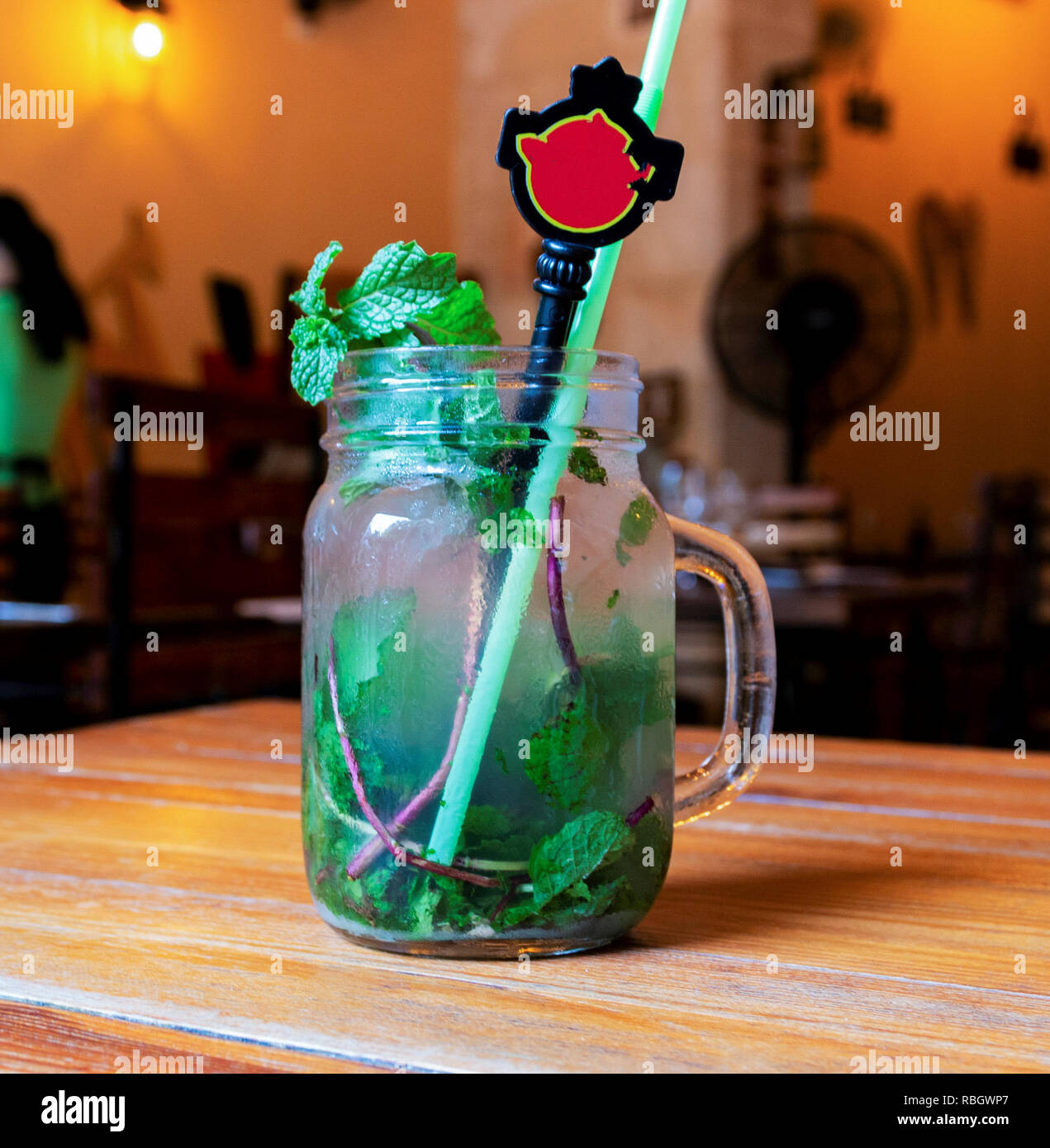 Un mojito pris dans un restaurant à la Havane Cuba mojito Mojito nommé. Banque D'Images