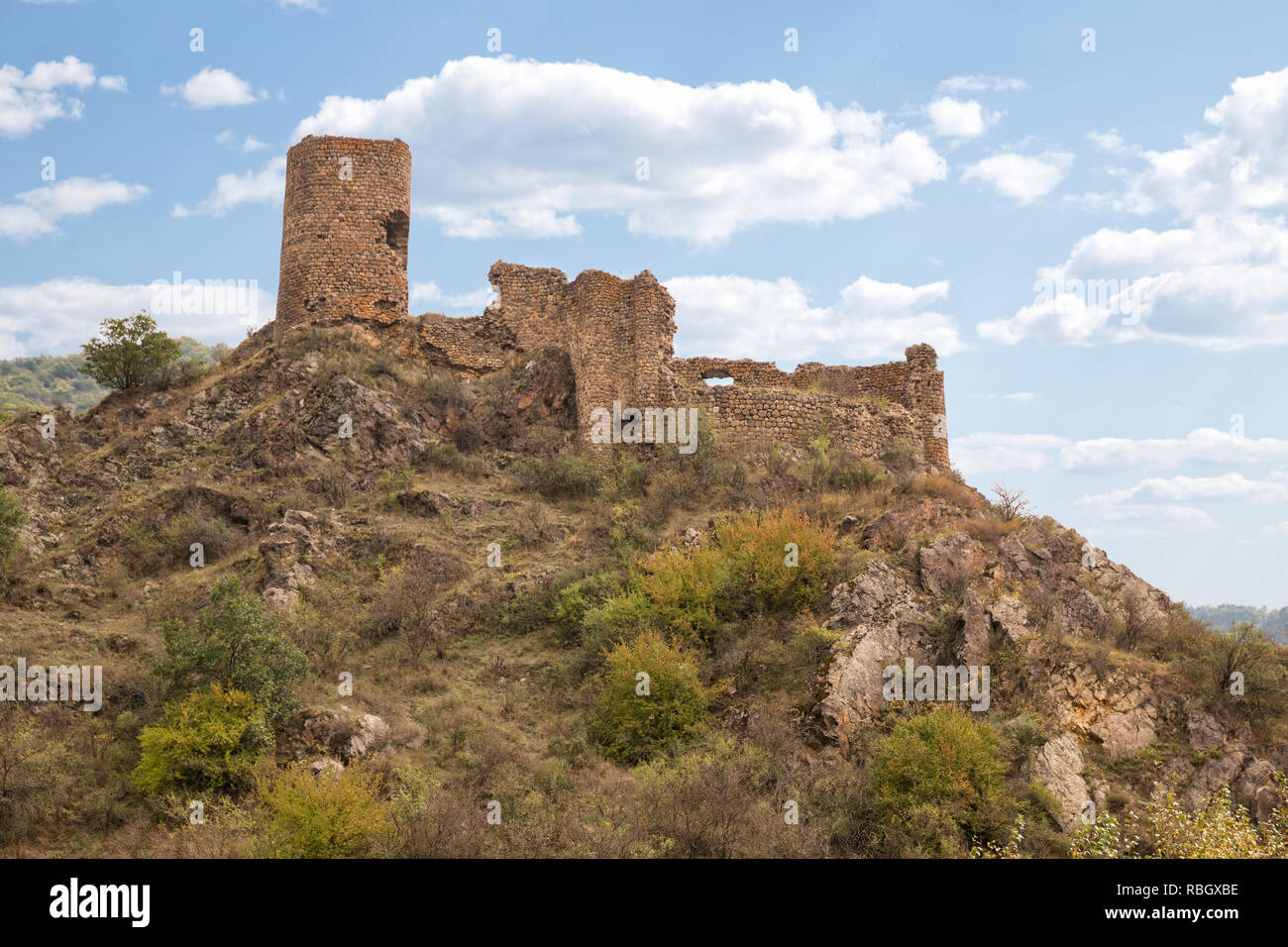 Ruines de l'ancienne forteresse Slesa en haut de colline, Géorgie Banque D'Images