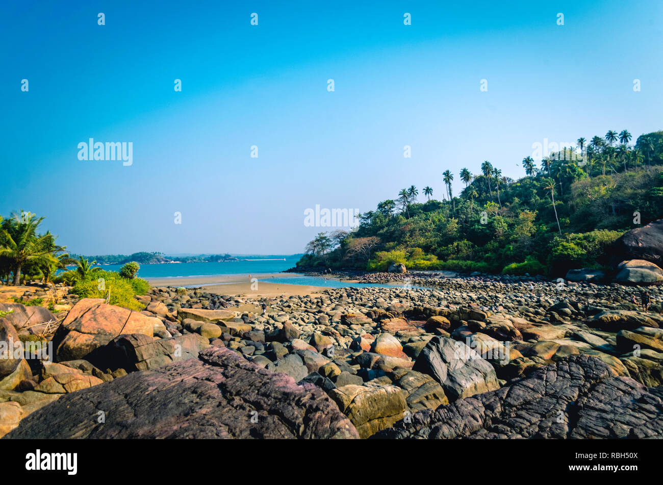 L'article en haut des rochers à plage de Palolem à Goa, Inde Banque D'Images