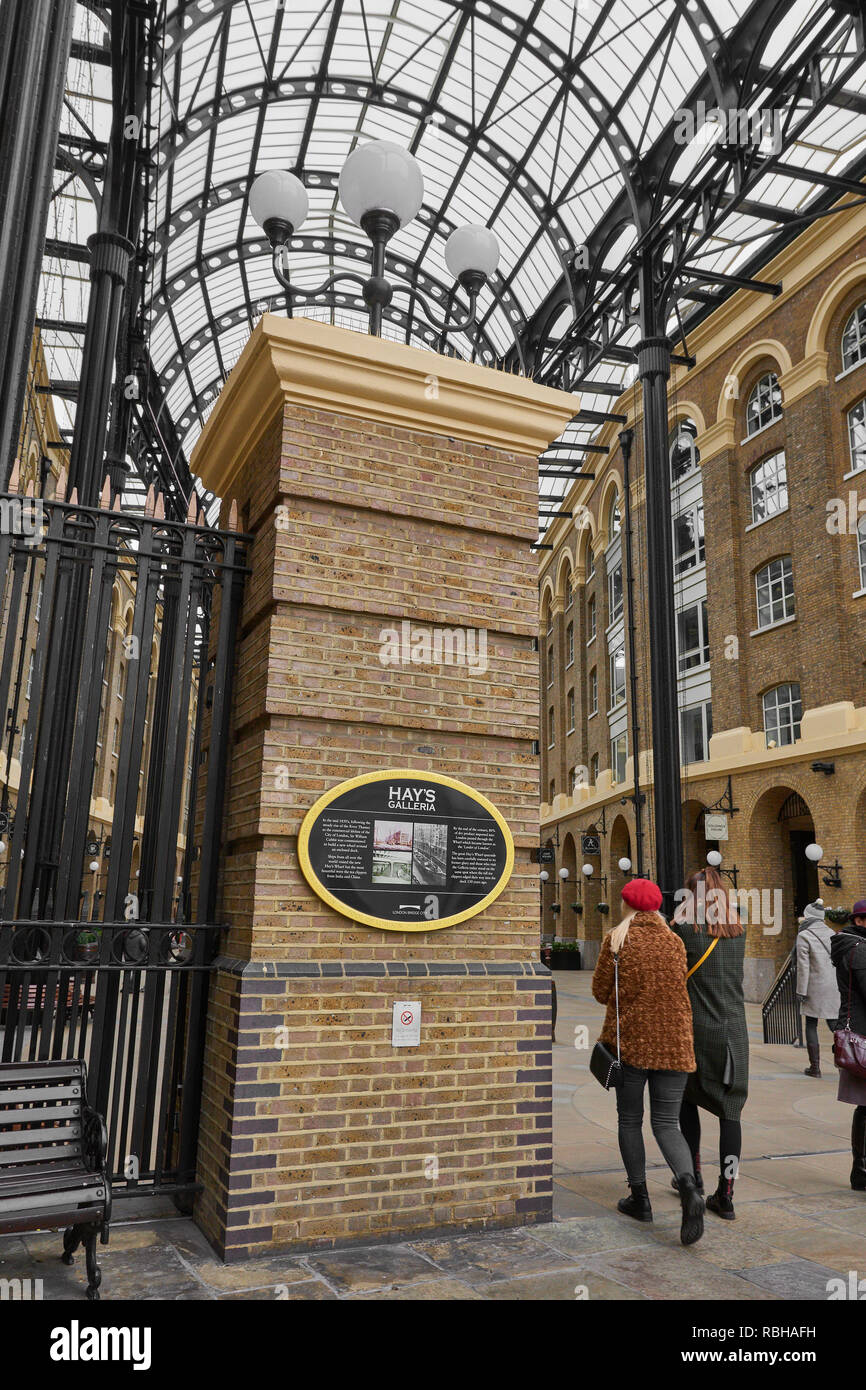 Hays Galleria, sur la soth rive de la rivière Thames, Londres, Angleterre, anciennement un quai et d'une station d'accueil pour les denrées alimentaires sèches importées, qui est maintenant un centre commercial couvert d'un Banque D'Images