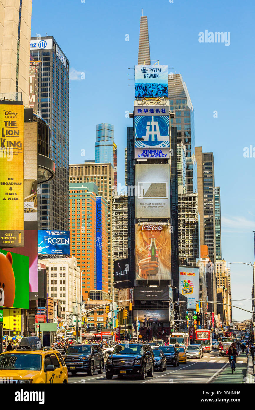 NEW YORK CITY- 2 avril 2018 : Broadway Theatre District l'un des principaux sites touristiques de Manhattan Banque D'Images