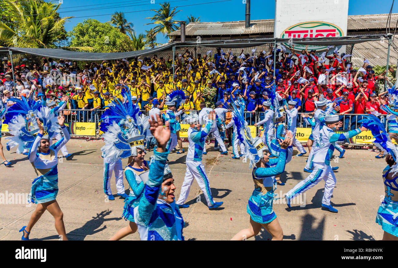 Bogota , Colombie - Février 25, 2017 : les personnes qui participent au défilé de la fête du Carnaval de Barranquilla Colombie Atlantico Banque D'Images