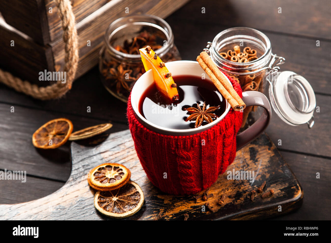 Vin chaud aux épices et orange Banque D'Images