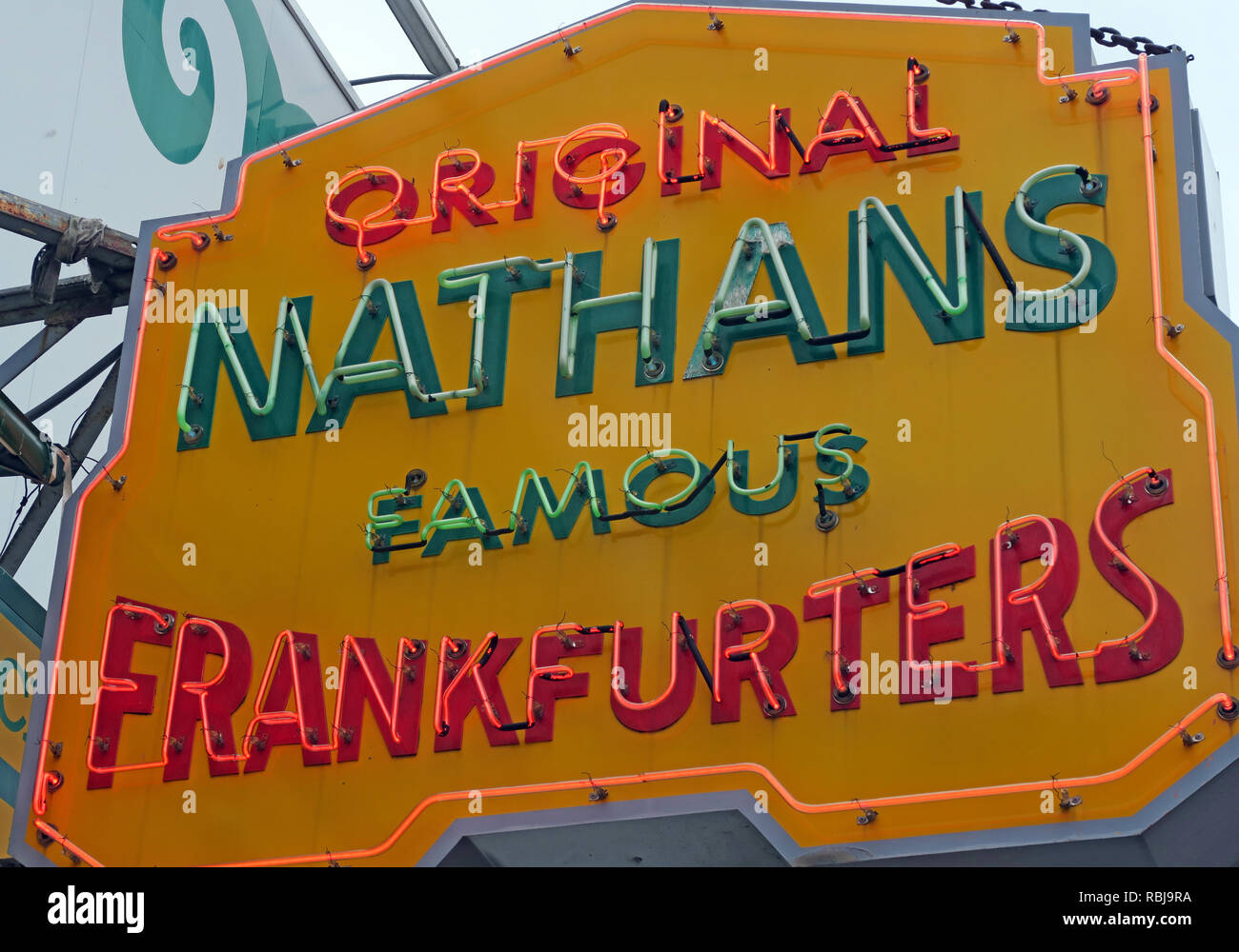 Nathans Handwerker célèbre saucisses hot-dog Restaurant Original, Traiteur, restauration rapide, Coney Island, quartier de Brooklyn, New York, NY, USA Banque D'Images