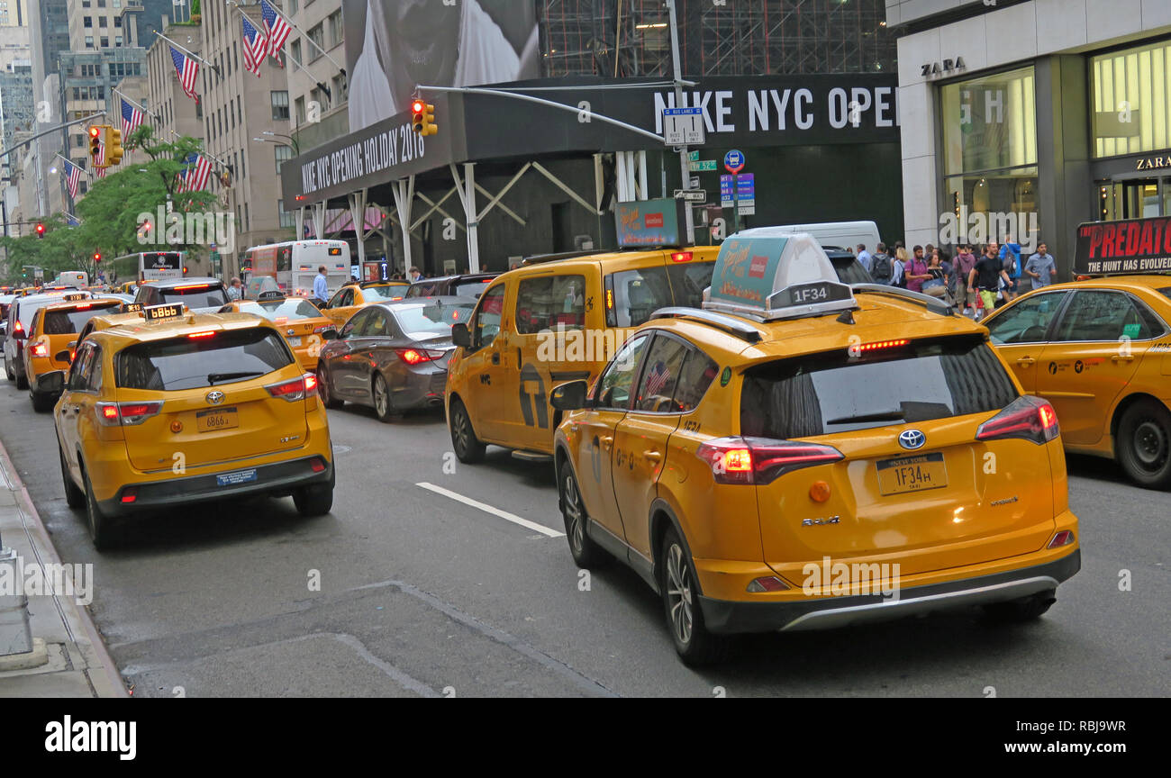Médaillon jaune canari New York taxi, location caravane, Manhattan, New York, NY, USA Banque D'Images