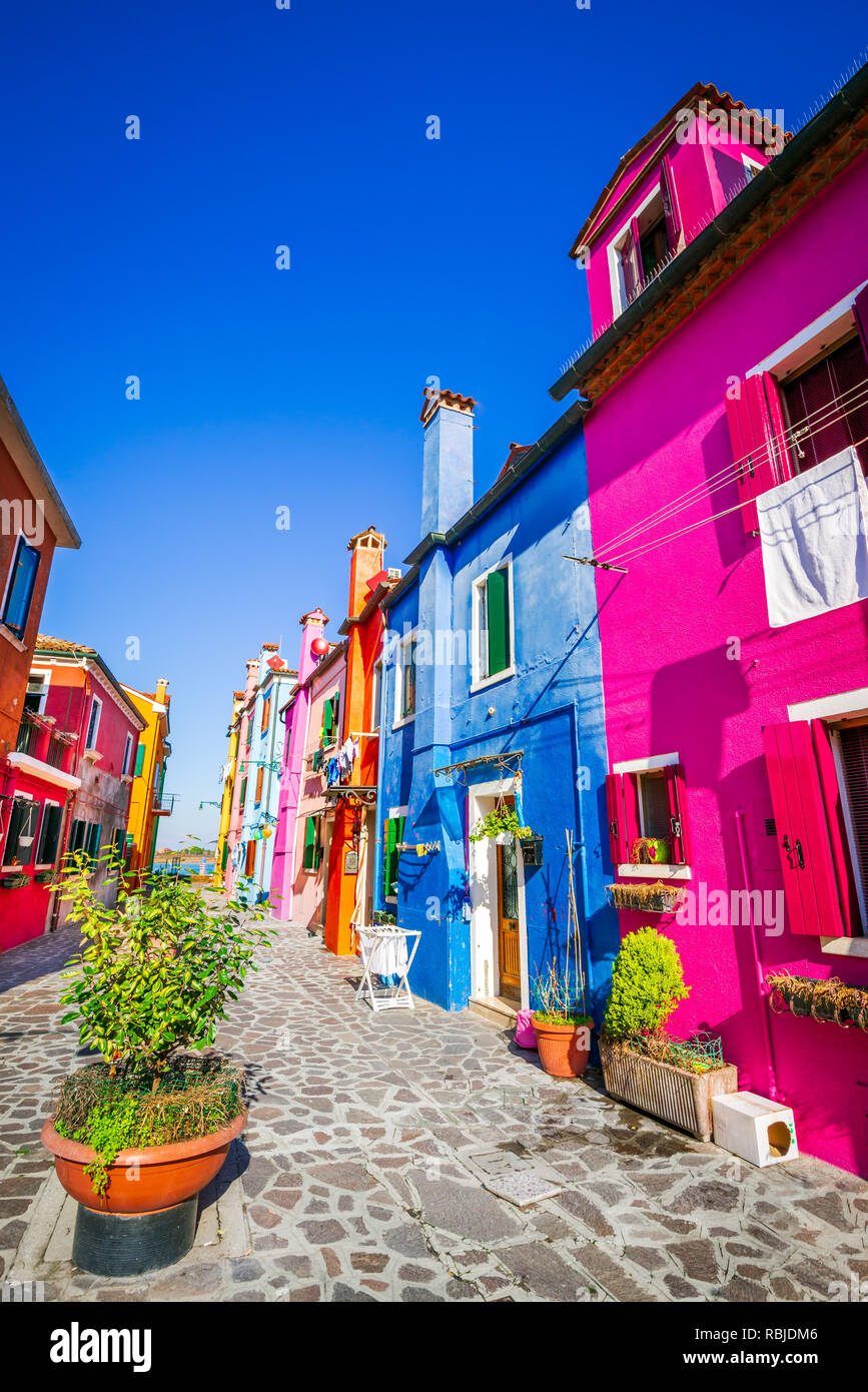 Burano, Venise. Image avec île colorée et de l'eau canal de belles Veneto en Italie. Banque D'Images