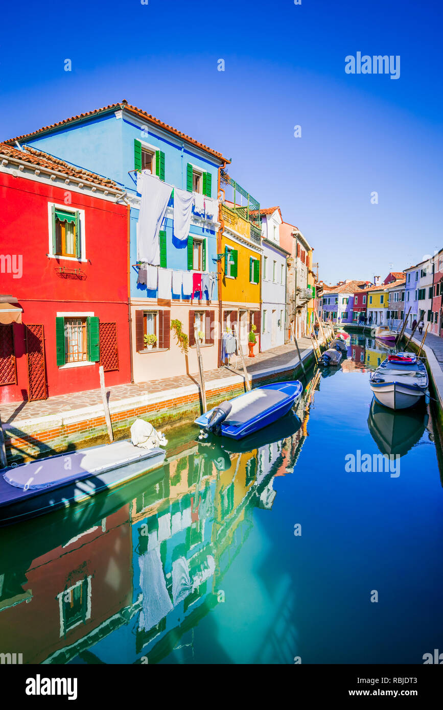 Burano, Venise. Image avec île colorée et de l'eau canal de belles Veneto en Italie. Banque D'Images