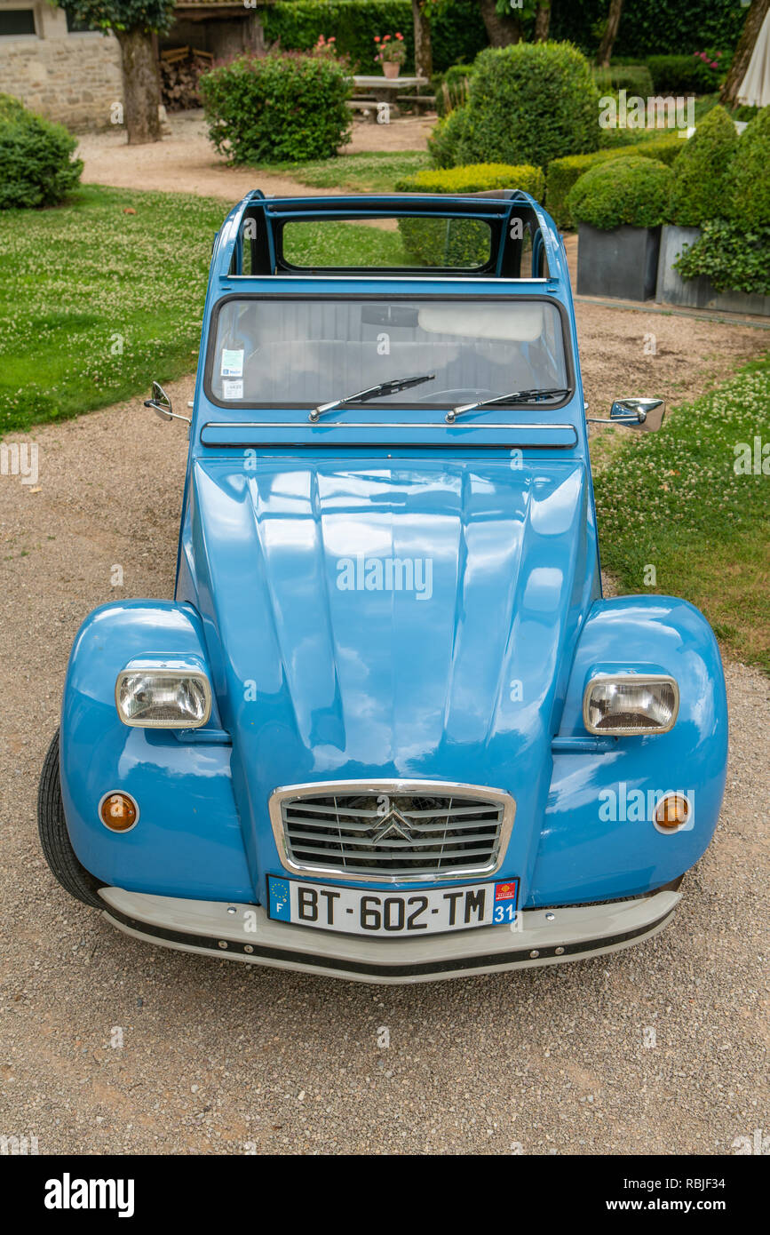2cv Citroen Pour Le 70e Anniversaire Photo Stock Alamy 2cv Citroen Pour Le 70e Anniversaire Photo Stock Alamy