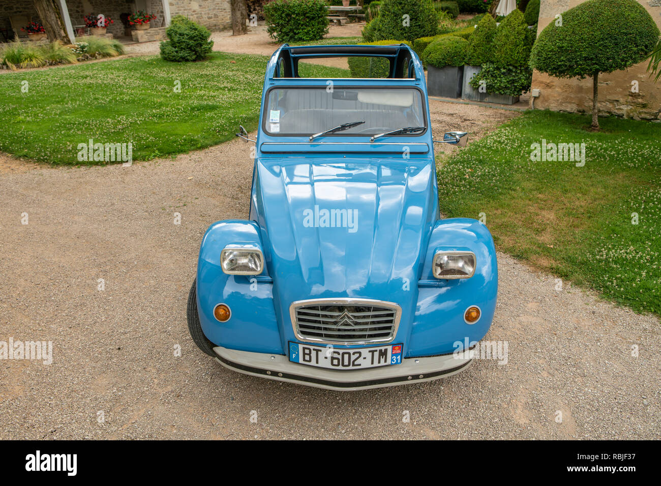 2cv Citroen Pour Le 70e Anniversaire Photo Stock Alamy 2cv Citroen Pour Le 70e Anniversaire Photo Stock Alamy