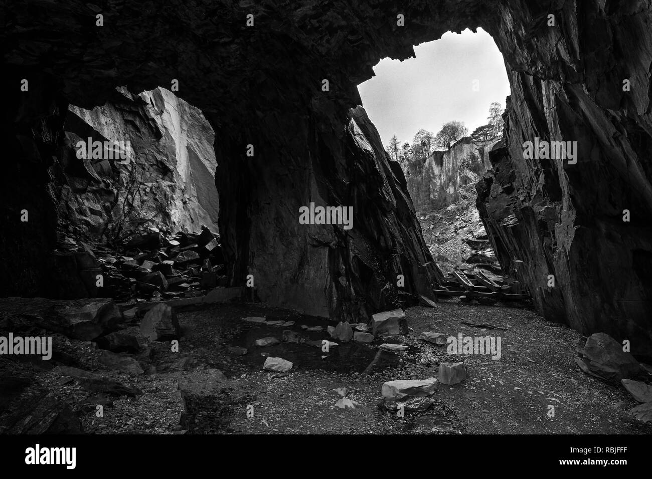 La double entrée de la grotte à Hodge carrière Fermer Banque D'Images