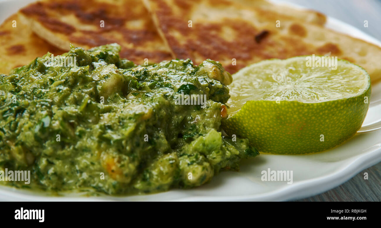 Shatta moyen-orientale, sauce chaude, une cuisine du Moyen-Orient, des plats traditionnels Levant assorties, vue du dessus Banque D'Images
