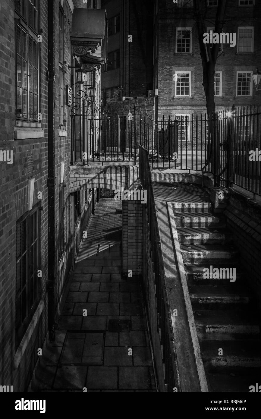 Escalier et garde-corps à St Dunstan's Court Londres Banque D'Images