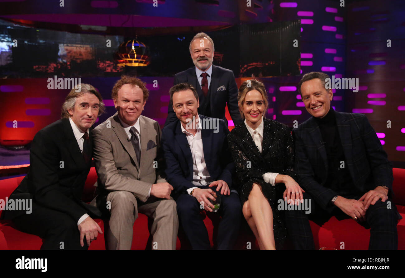 Graham Norton avec l'hôte (assis, de gauche à droite) Steve Coogan, John C. Reilly, James McAvoy, Sarah Paulson, et Richard E. Grant pendant le tournage pour le Graham Norton Show à BBC Television Centre 6 Studioworks, Wood Lane, Londres, pour être diffusé sur BBC One le vendredi soir. Banque D'Images