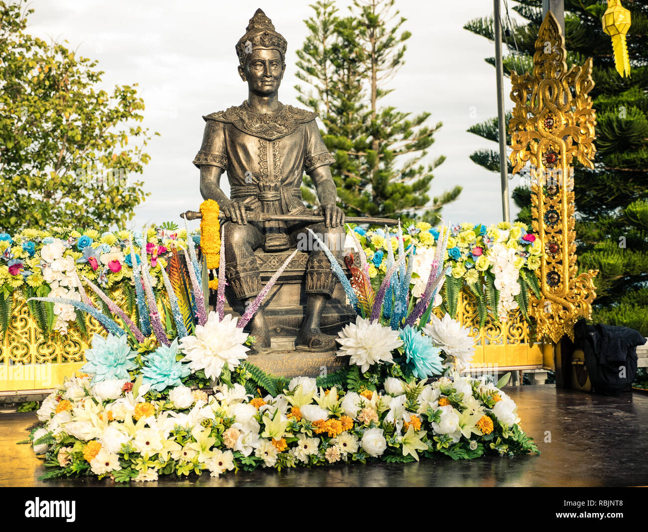 Statue du Roi Mangrai/Mengrai au Wat Phrathat Doi Suthep, Chiang Mai, Thaïlande Banque D'Images
