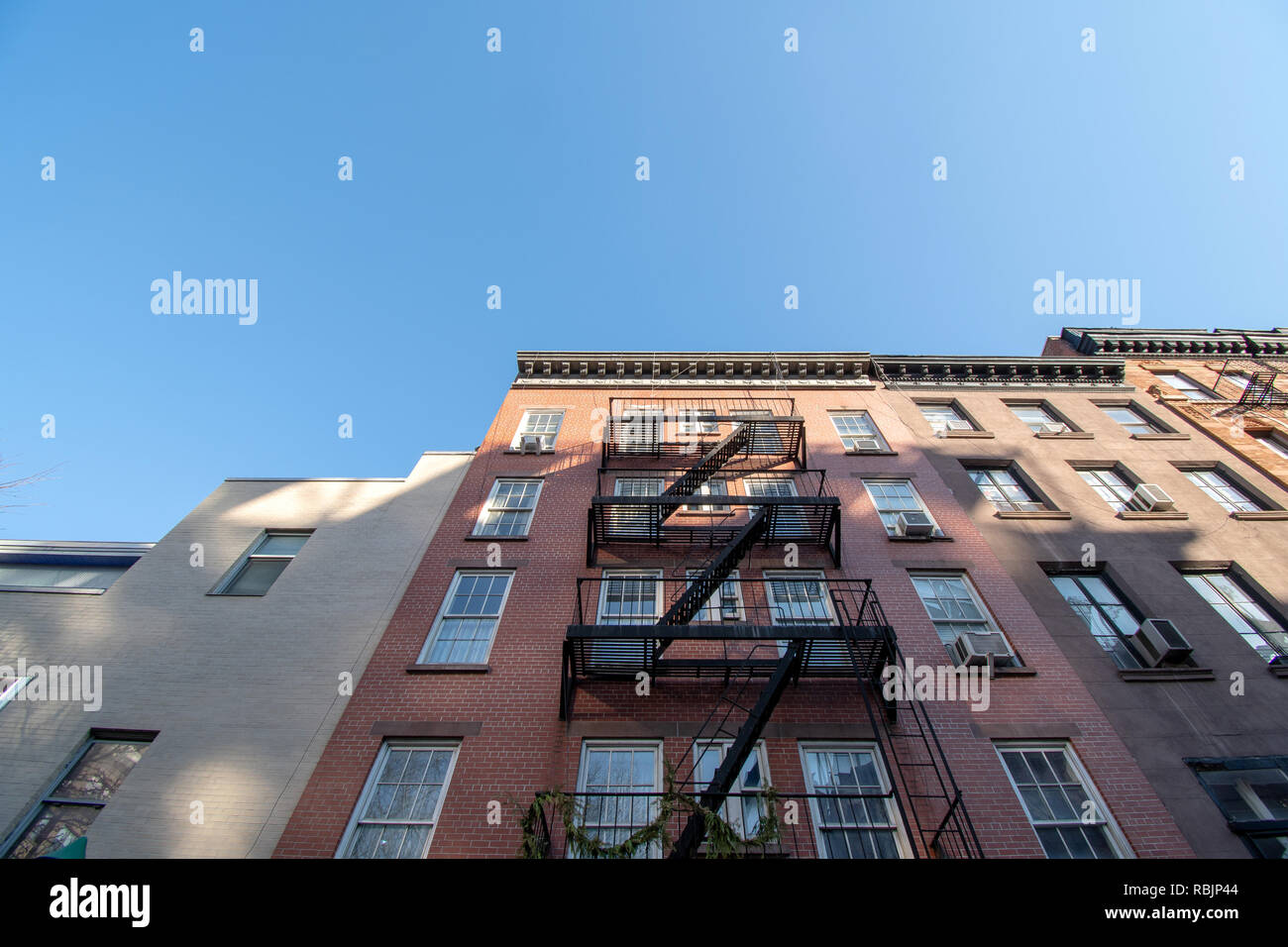 New-York façades de bâtiments avec escalier de secours incendie vue depuis street Banque D'Images