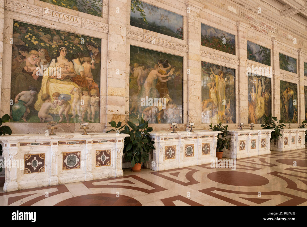 Les quatre autels en marbre dans les eaux, thermes Tettuccio Montecatini Terme, Toscane, Italie Banque D'Images