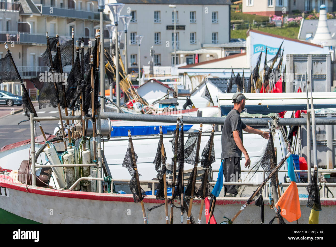 Pêcheur de dory, bateau de pêche à fond plat à Dieppe, Seine-Maritime, Normandie, France Banque D'Images