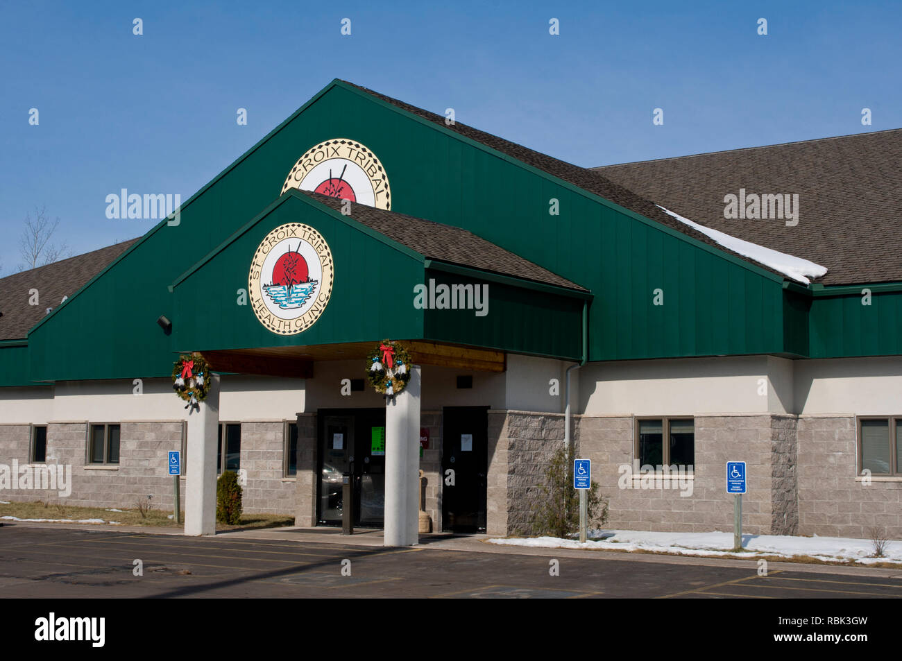 Hertel, Wisconsin. Clinique De Santé Tribale De Sainte-Croix. Servir les Indiens américains et les Autochtones de l'Alaska au plus haut niveau possible de soins de santé. Banque D'Images