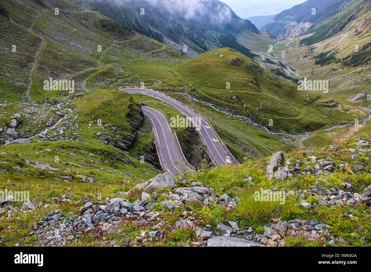 La route Transfagarasan dans les Carpates, la Roumanie, l'Europe de l'Est. Banque D'Images