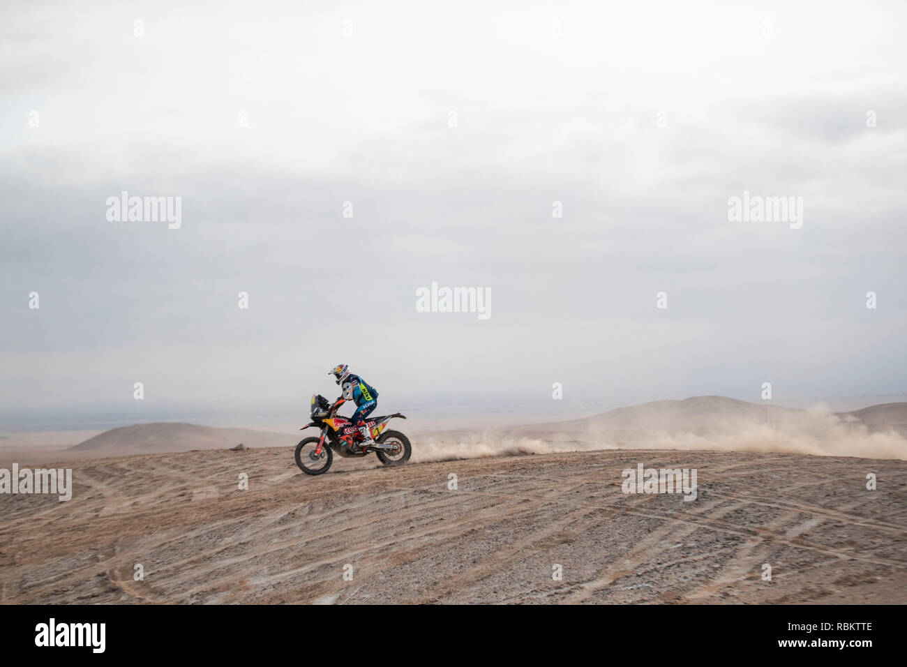 Arequipa, Pérou. 10 janvier, 2019. Rider autrichien Matthias Walkner fait concurrence au cours de la 4e étape du Rallye Dakar 2019, la course près de La Joya, province d'Arequipa, au Pérou, le 10 janvier 2019. Matthias Walkner a terminé la 4ème étape avec 3 heures 46 minutes et 49 secondes. Crédit : Li Ming/Xinhua/Alamy Live News Banque D'Images