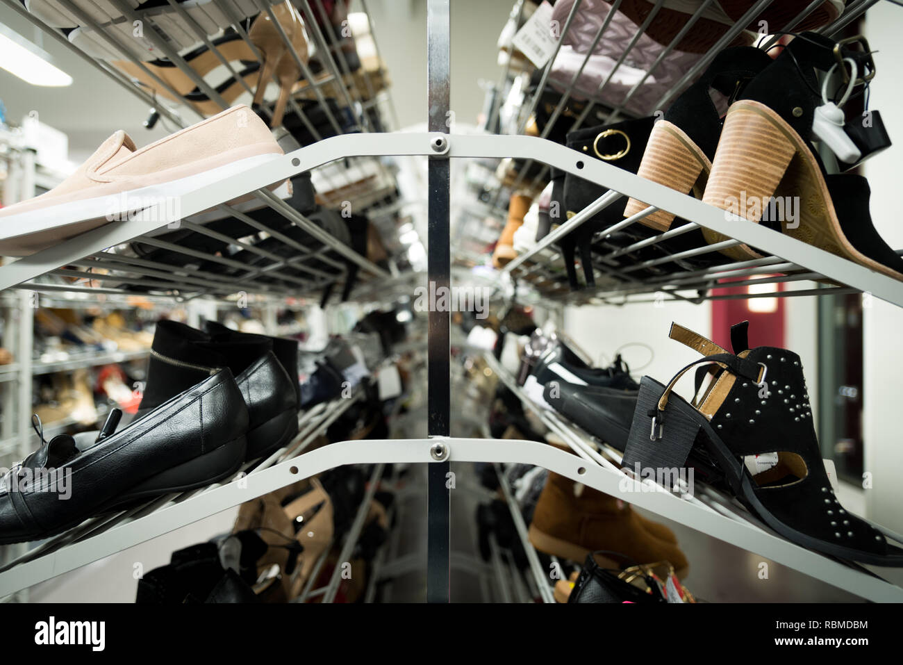 Womens SHoes sur crémaillère Banque D'Images