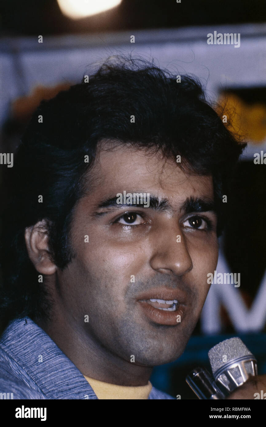 Avinash Wadhawan en conversation sur le microphone, l'Inde, l'Asie Banque D'Images