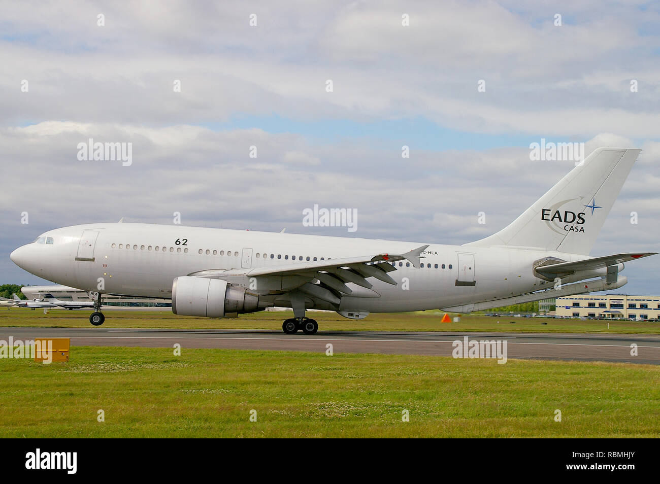 EADS CASA Airbus A310 -324 MRTT avion-citerne multirôle transport au salon international de Farnborough. Camion-citerne et chargement à double rôle Banque D'Images