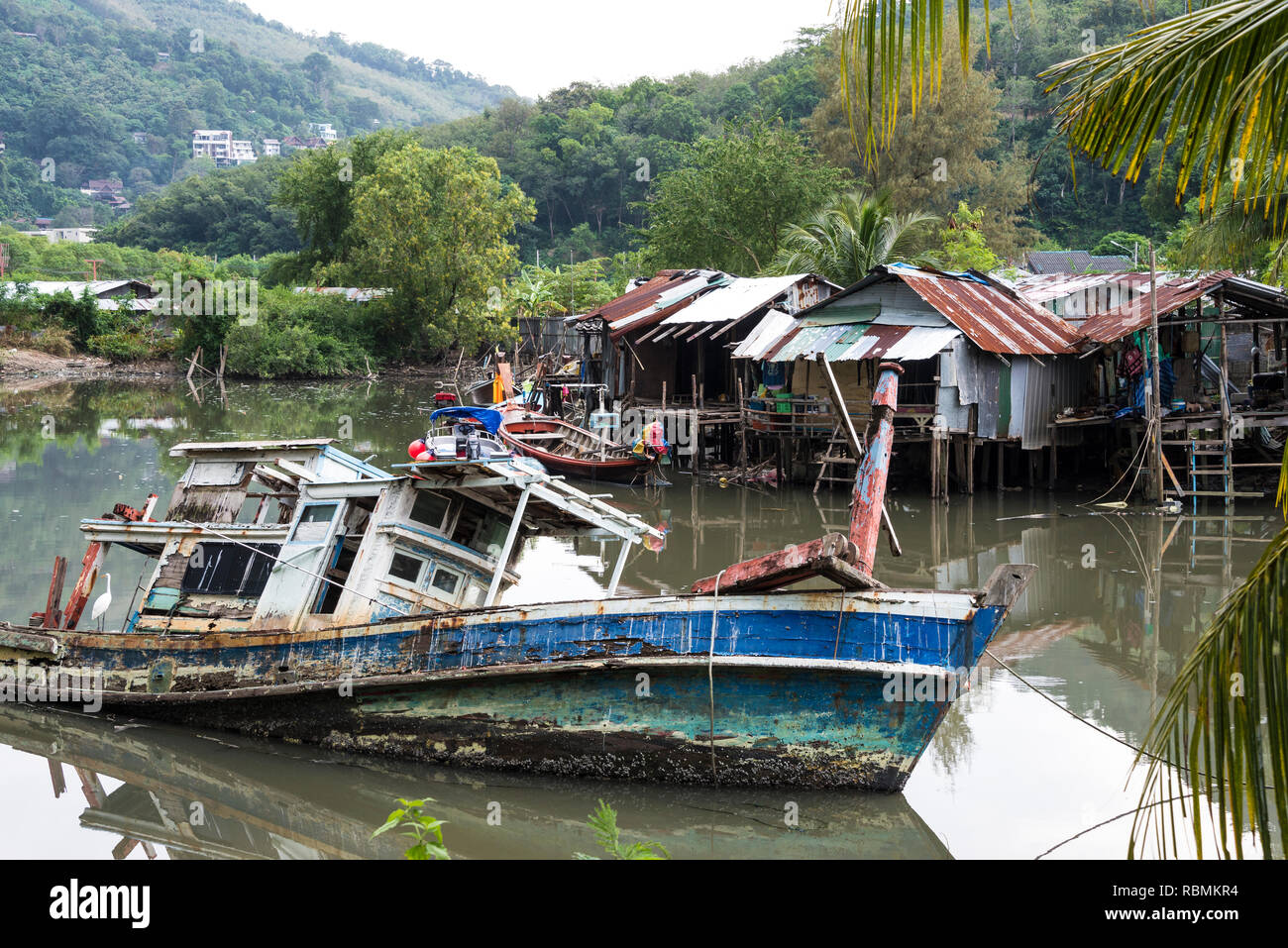 Broken navire coulé sur la rivière de l'île de Phuket en Thaïlande. Jour 15 Décembre 2018 Banque D'Images