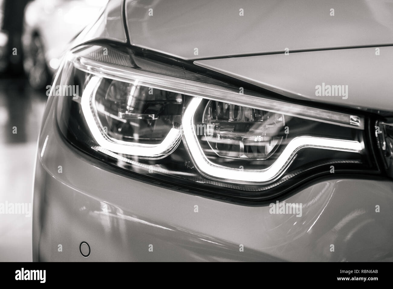Munich, Allemagne - 7 décembre, 2017 Phare : close-up of BMW 430 cabriolet voiture de sport Banque D'Images
