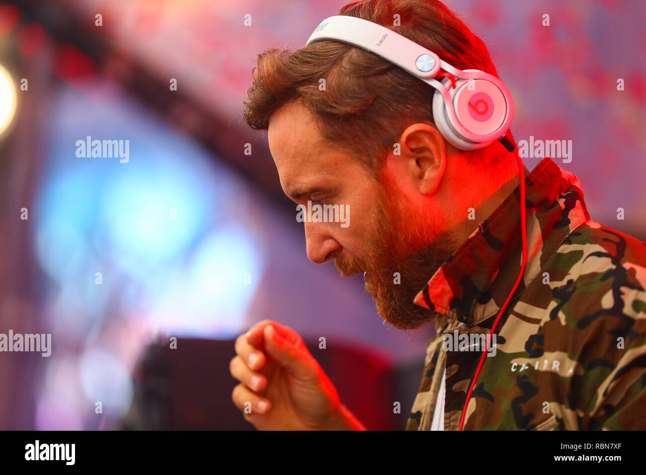 Le célèbre dj français david guetta en live au festival de musique de danse  électronique tomorrowland Photo Stock - Alamy