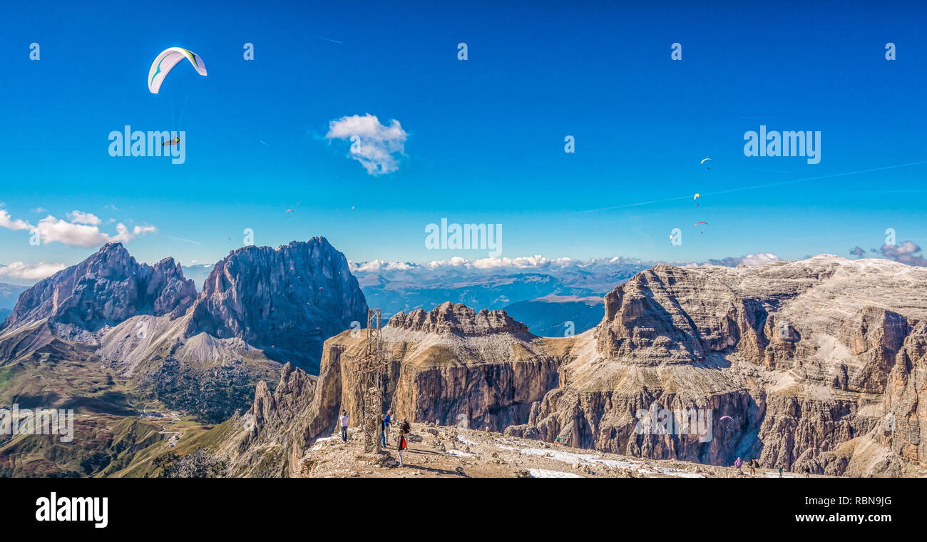 Groupe de Sella Pordoi Sass ( 2950 m) , Dolomites, Trentin-Haut-Adige, Italie du nord, en Europe Banque D'Images