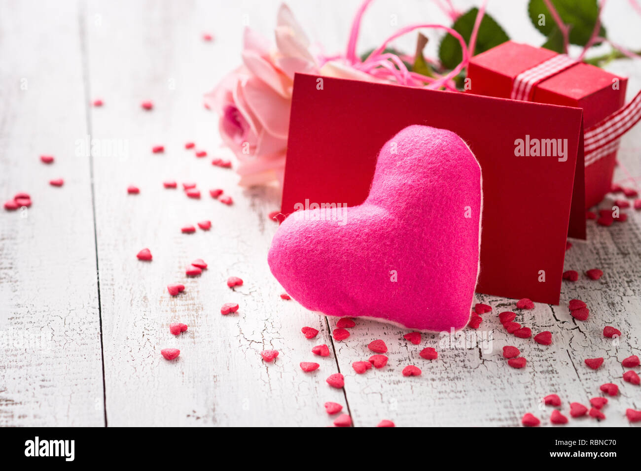 Valentines Day background. Coeur rose, rose et d'aujourd'hui. Symbole d'amour Banque D'Images