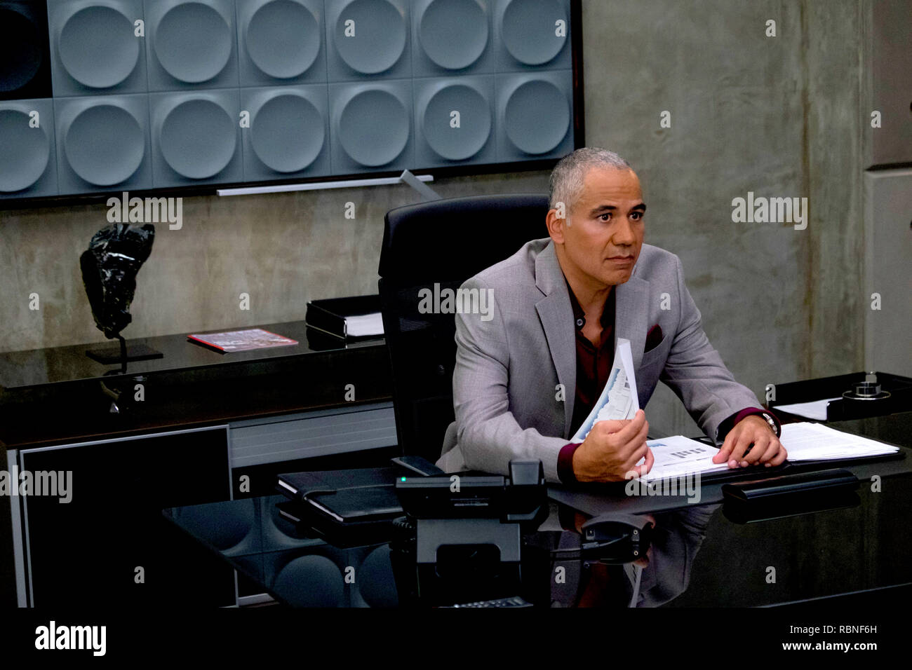 John Ortiz, 'Répliques' (2019) : Répliques Holdings, LLC, / l'archive d'Hollywood Banque D'Images
