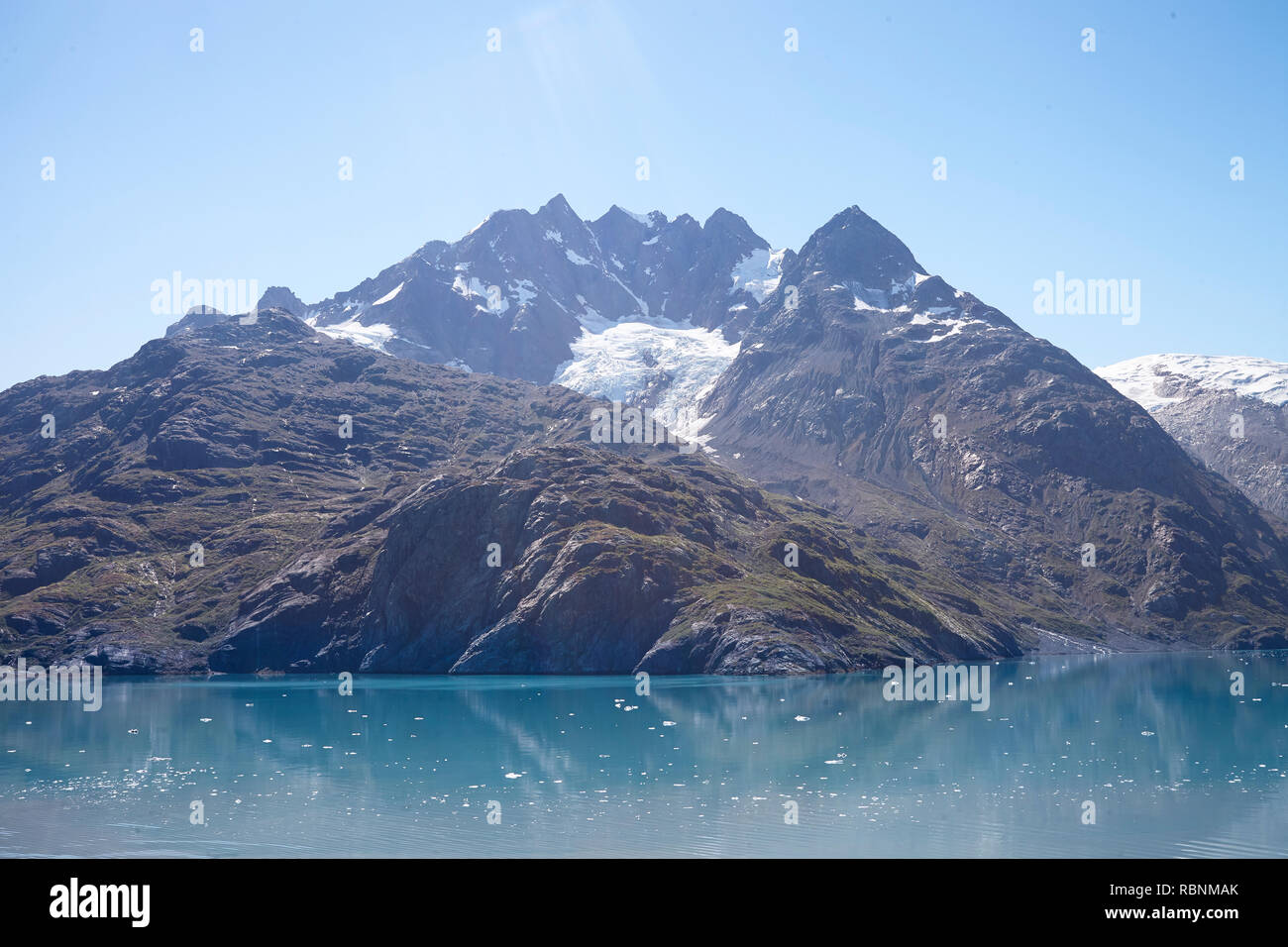 Magnifique lac entouré de montagnes en Alaska Banque D'Images