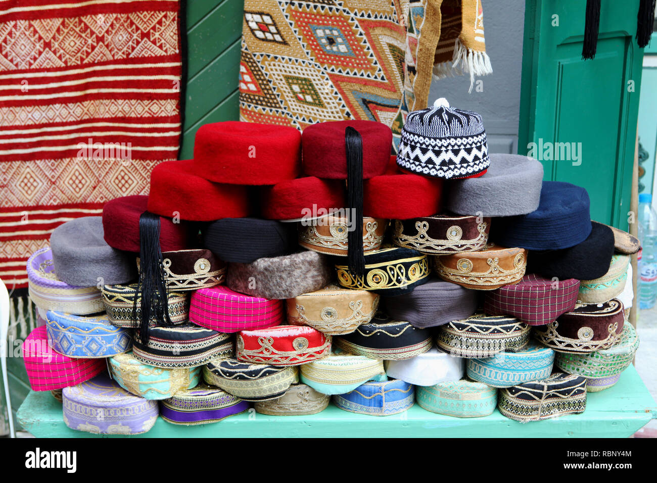 Chapeau tunisien Banque de photographies et d'images à haute résolution -  Alamy