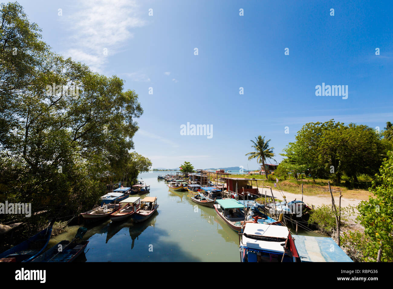 Port local à Teluk Ewa tropical jetée sur l'île de Langkawi en Malaisie. Beauté de la nature de l'Asie du sud est. Banque D'Images