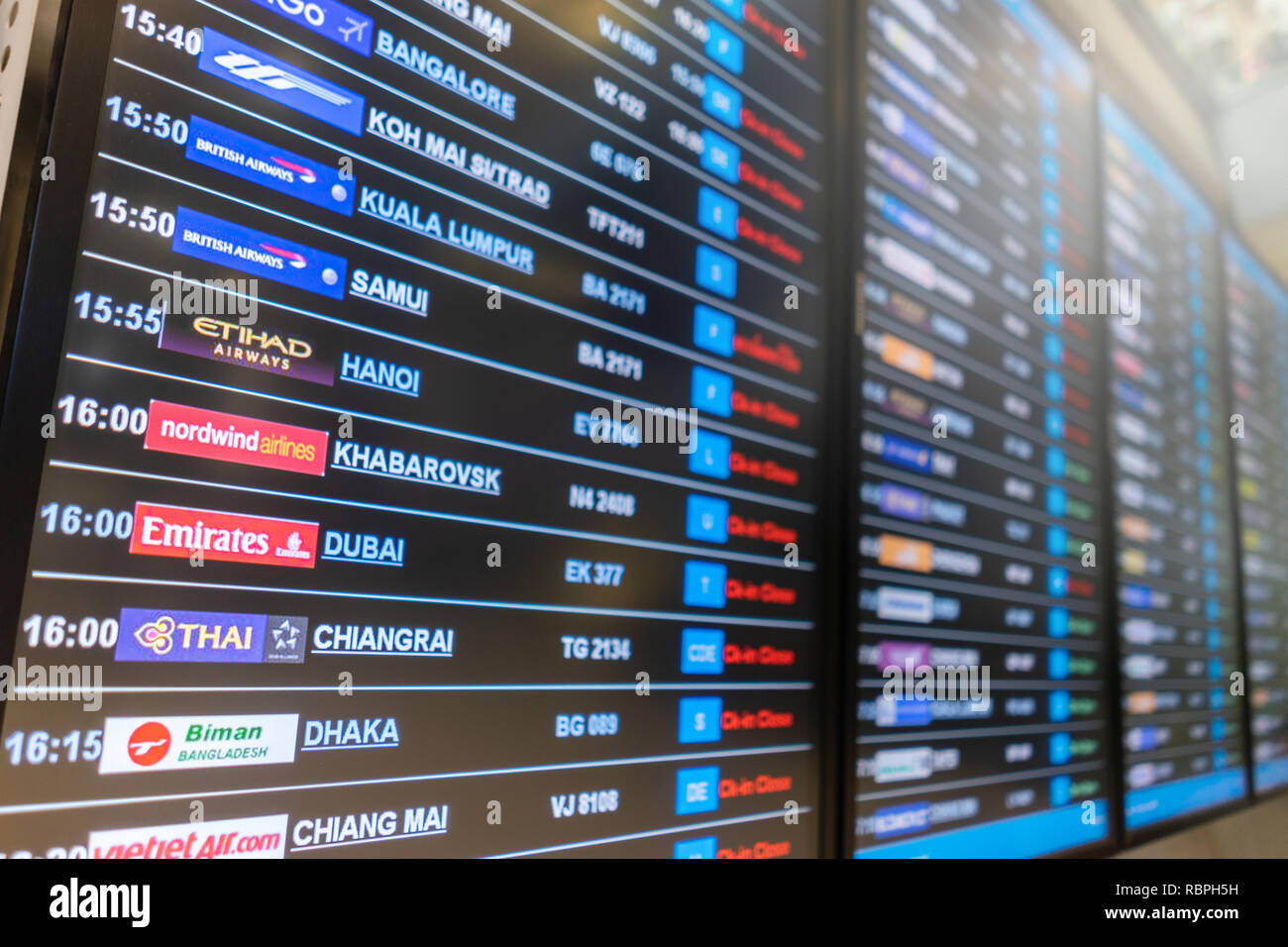 L'horaire du vol à l'aéroport. Banque D'Images