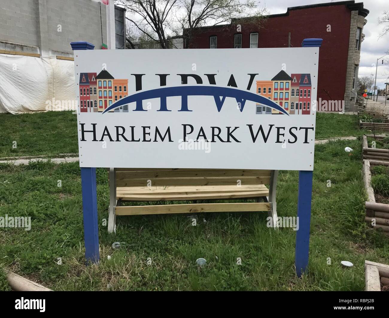 'Harlem Park West' signe en marche communautaire à travers le théâtre, W. Lanvale Street et N. Monroe Street (coin sud-est), Baltimore, MD 21217 (27690326738). Banque D'Images