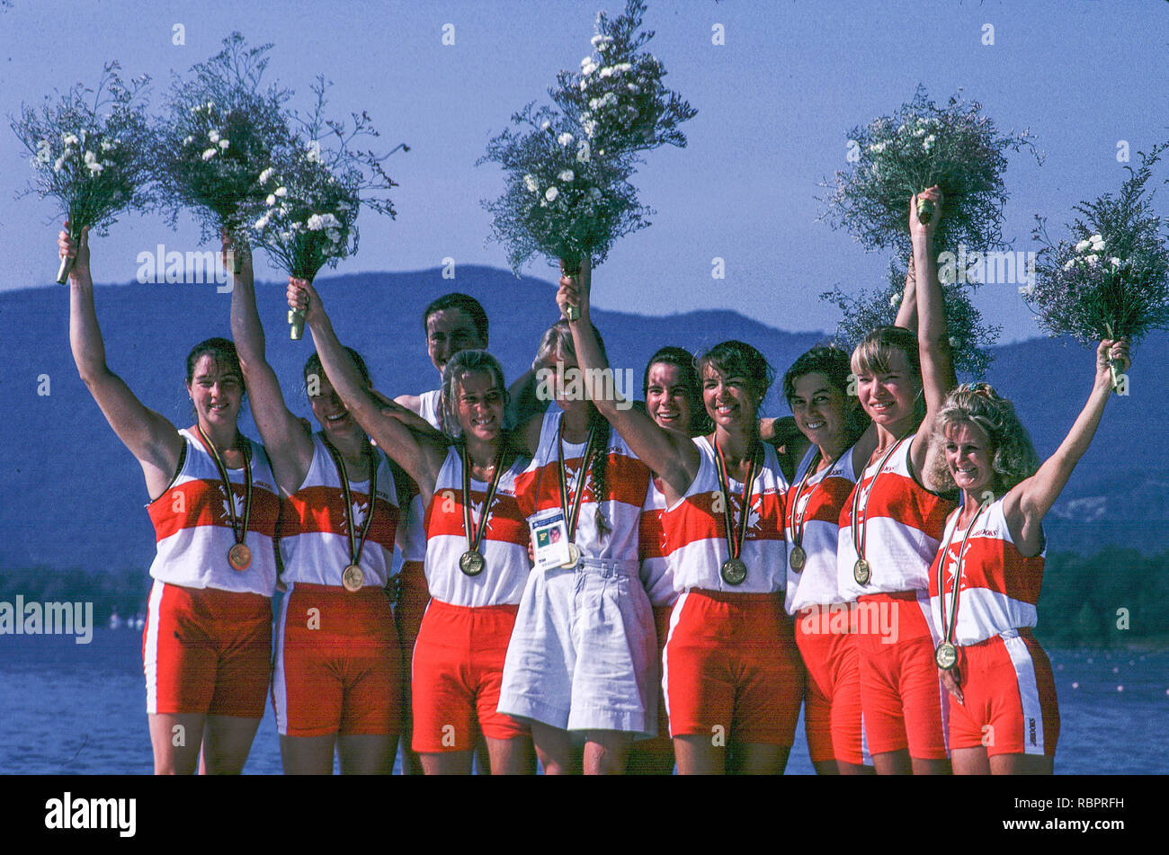 Jeux Olympiques de Barcelone 1992 - lac Banyoles, ESPAGNE, médaillé d'or PEUT W8 +, Kirsten Barnes Jennifer Crawford, Shannon, DELEHANTY Megan Catherine, Kathleen Heddle Marnie MCBEAN, Monroe, Elizabeth Taylor, Jessica Brenda Susan Thompson,Lesley Allison, Worthington, Kay Frances. [À béquilles] Photo : Peter Spurrier. {Crédit obligatoire : © Peter Spurrier/Intersport Images] Banque D'Images