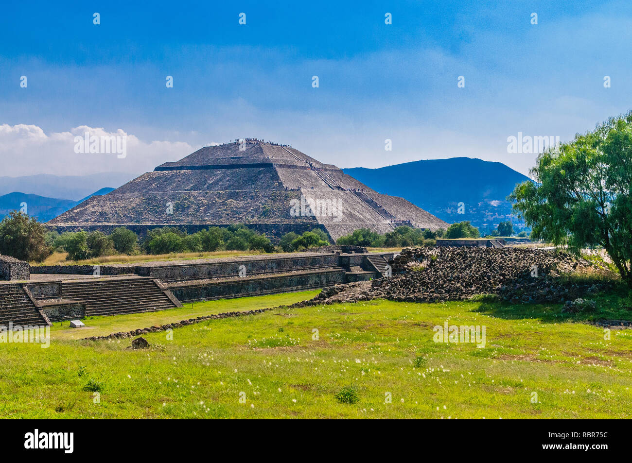 Belle vue sur la Pyramide du soleil dans le site archéologique de Teotihuacan, un must à visiter Banque D'Images