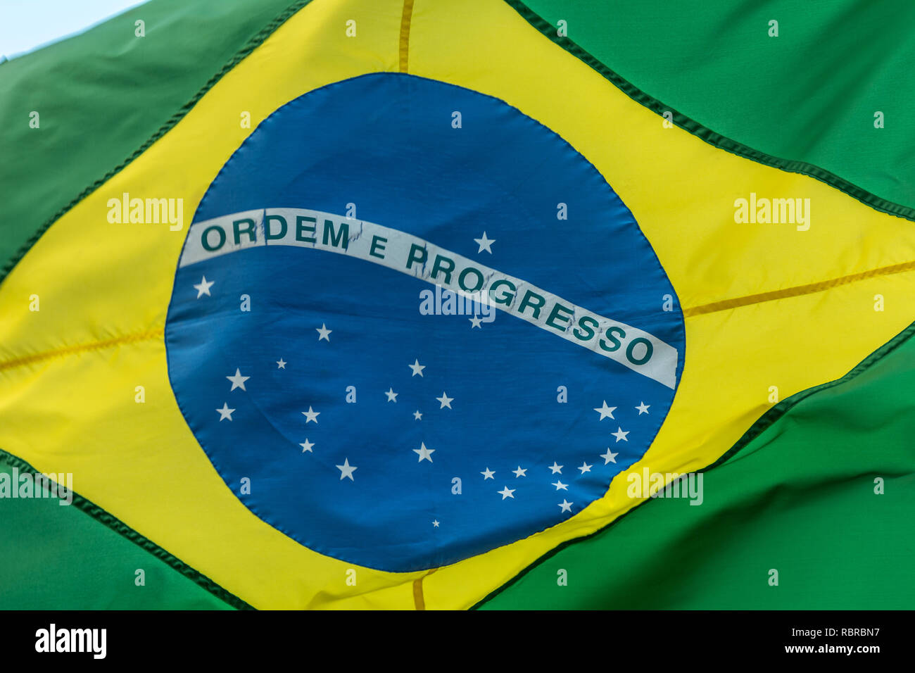 2019, janvier. Rio de Janeiro, Brésil. Véritable de brandir le drapeau brésilien. Banque D'Images 2019, janvier. Rio de Janeiro, Brésil. Véritable de brandir le drapeau brésilien. Banque D'Images
