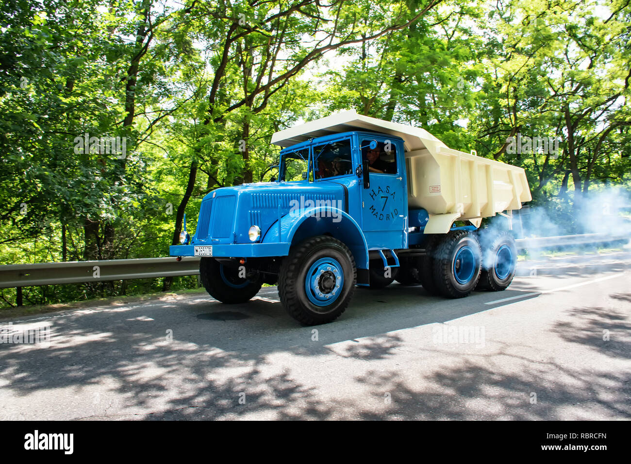 Bratislava, Slovaquie - 2 juin 2018 : Tatra 147 DC5 prend part à l'exécuter au cours de l'ancien combattant 2018 Kamenak rallye automobile au Kamenny mlyn roadhouse Banque D'Images