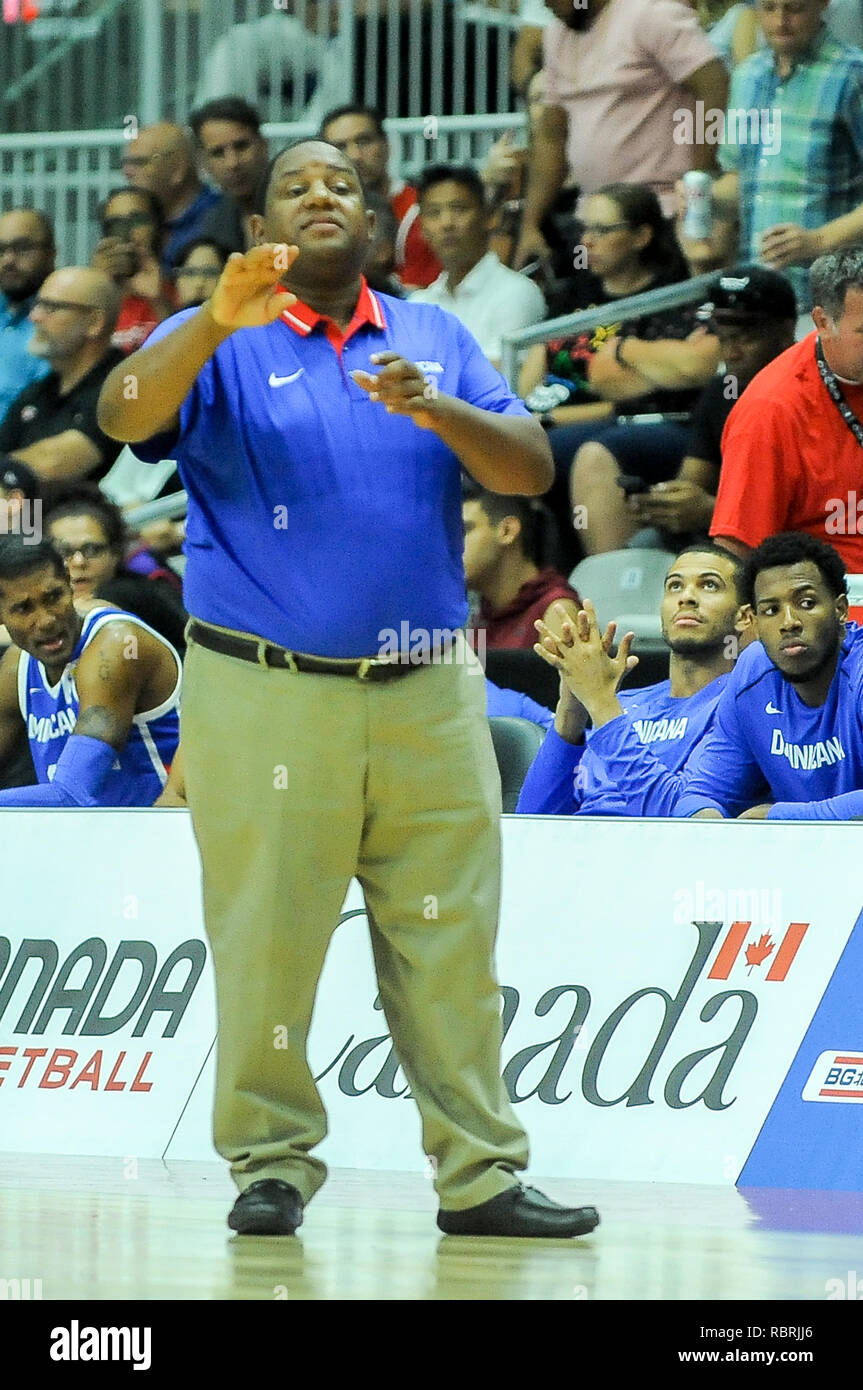 L'entraîneur de l'équipe de République dominicaine Melvyn Lopez vu au cours de l'équipe nationale du Canada contre la République dominicaine de l'équipe nationale dans la Coupe du Monde de Basket-ball FIBA 2019 qualificatifs au Ricoh Coliseum Arena. Le Canada a gagné 97-61 Banque D'Images