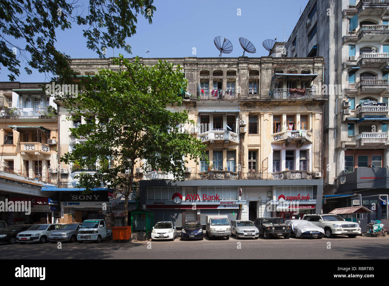 Bâtiments coloniaux à Bo Aung Kyaw, Yangon, Myanmar, en Asie Banque D'Images