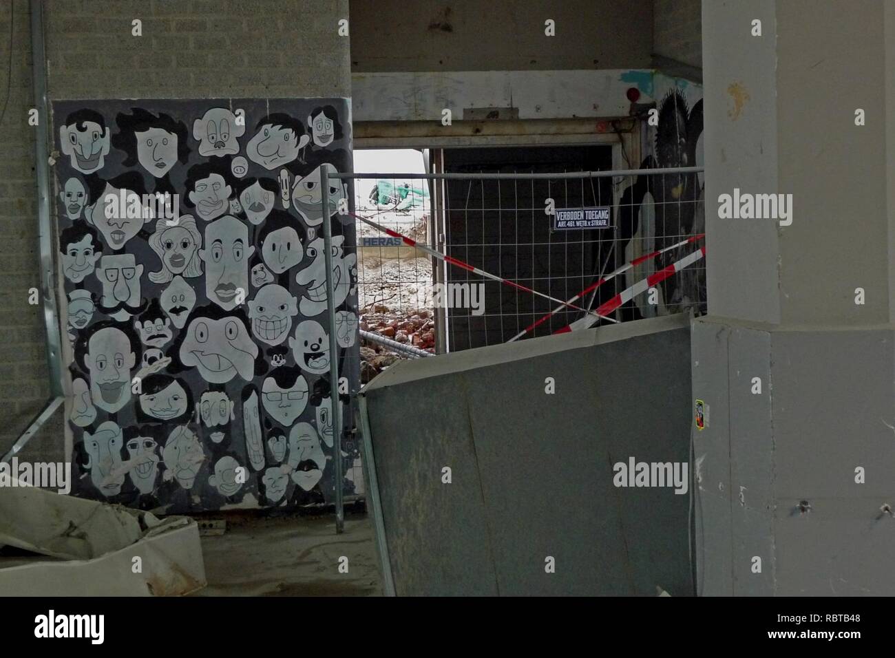 Une photo d'une peinture murale graffiti au sous-sol de l'ancien bâtiment des postes CS Amsterdam, Oosterdokseiland ; haut rfesolution FotoDutch, image, 2011. Banque D'Images