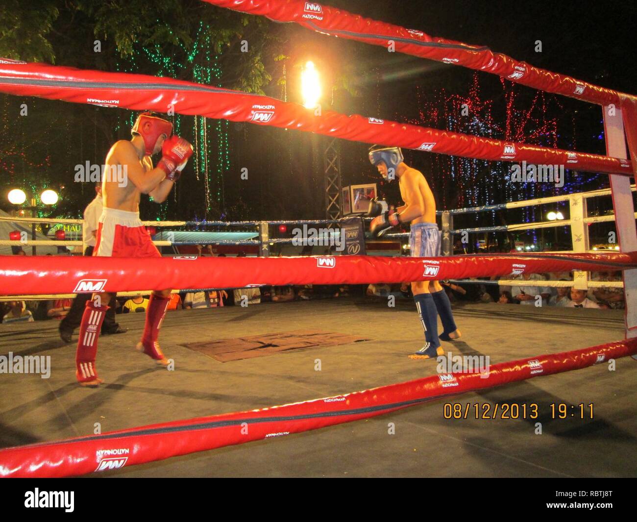 Tournoi de boxe 'kick'. Banque D'Images