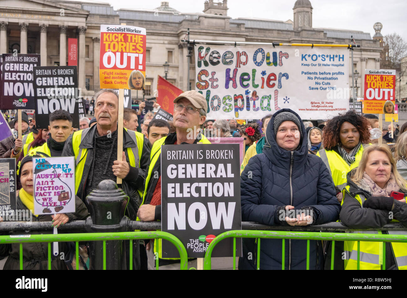 Londres, Royaume-Uni. 12th janvier 2019. Les partisans du Parti travailliste, l'Assemblée générale et les manifestants de Yellow Vest manifestent et protestent à Trafalgar Square, appelant à des élections générales et à la fin du crédit d'austérité : Stewart Marsden/Alay Live News Banque D'Images