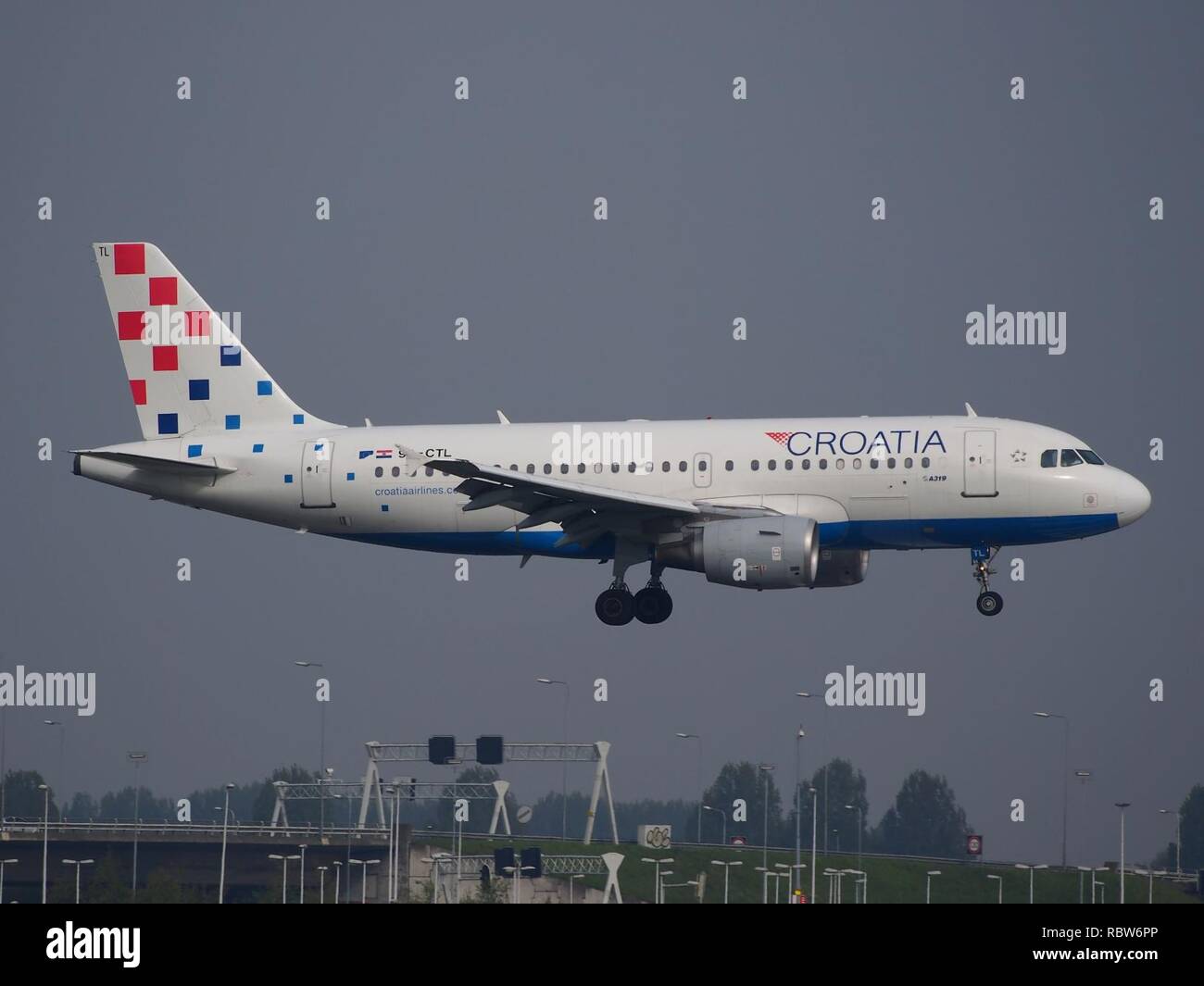 9A-CTL à l'atterrissage à Schiphol (AMS - EHAM), aux Pays-Bas, pic2. Banque D'Images